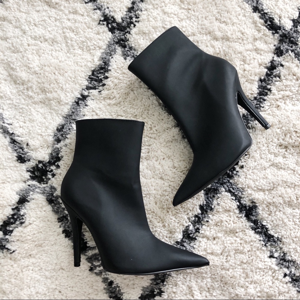 Fashion Nova black stiletto booties - size 8